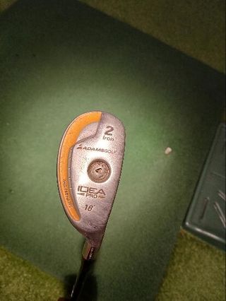 palo de golf hibrido 2 adams