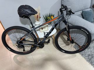 Bicicleta de montaña gris