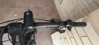 Bicicleta Eléctrica y Manual Negra