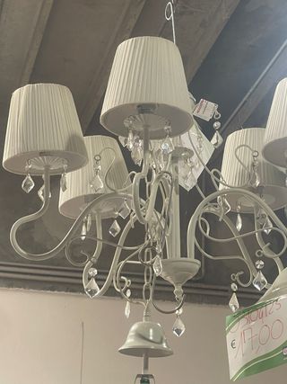 Lampadario con paralumi in tessuto e cristalli