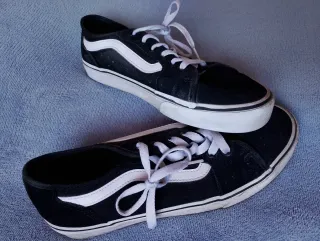 Zapatillas Vans Negras y Blancas