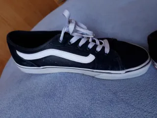 Zapatillas Vans Negras y Blancas