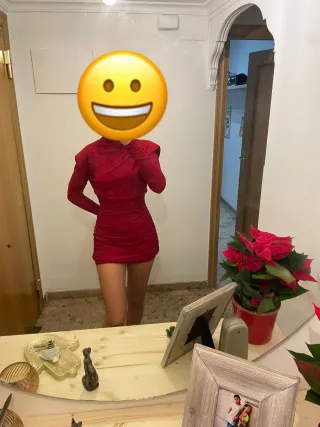Vestido rojo manga larga. Fiesta