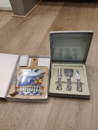 Lotto 2 set taglieri formaggio con posate