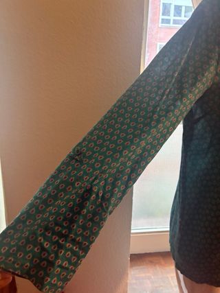 Blusa manga larga estampada T. L