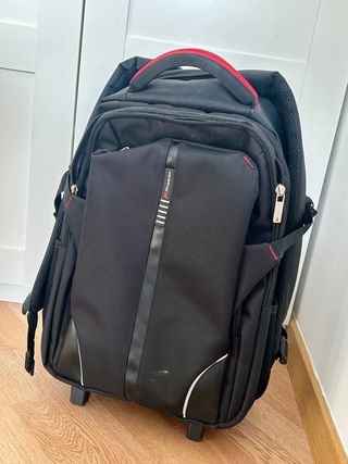 Mochila con ruedas y compartimento para portátil