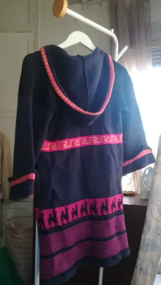 Chaquetón de lana azul con detalles