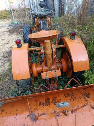 Tractor Pascuali Naranja y Verde