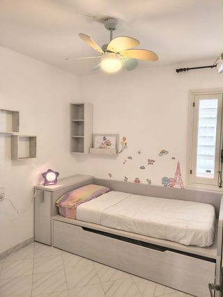 Cama nido con arcón y estanterías