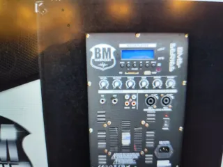 Equipo Sonido 1200W: 1x 15 + 2x Laterales