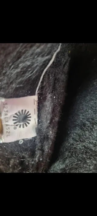 Stivali UGG neri con fibbia e pelliccia