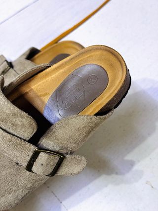 Zuecos tipo Birkenstock beige/marrón