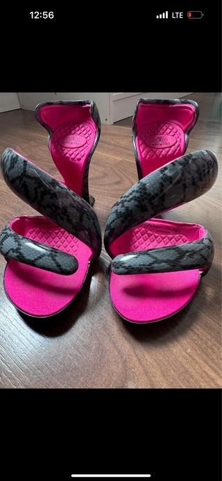 Sandalias Julian Hakes grises y rosas