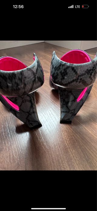 Sandalias Julian Hakes grises y rosas