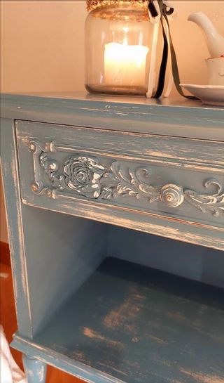 Comodino in legno blu