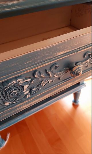Comodino in legno blu