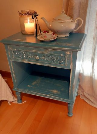 Comodino in legno blu