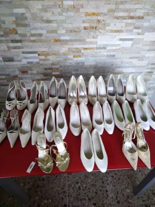 Lote 17 pares zapatos novia