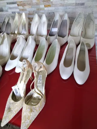 Lote 17 pares zapatos novia
