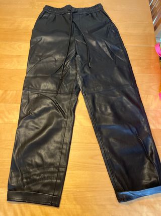 Pantalón largo de polipiel negro