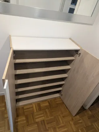 Mueble zapatero de madera y plástico