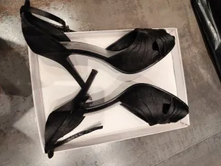 Zapatos de tacón Claudia Chic negros talla 40