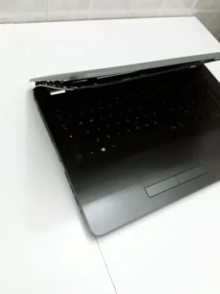 Notebook HP 15-bs153nl Intel i3 display rotto legg