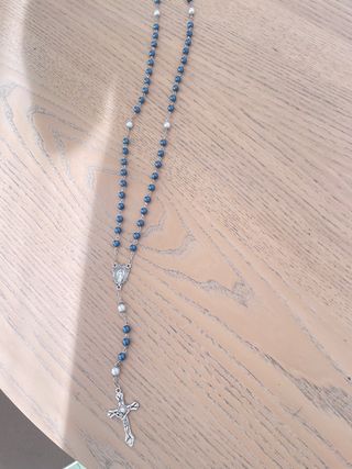 Rosario azul y plateado