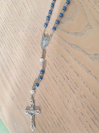Rosario azul y plateado