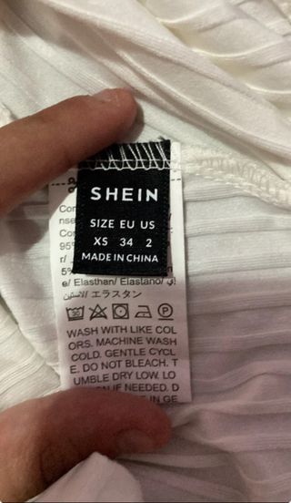 Mono blanco espalda descubierta