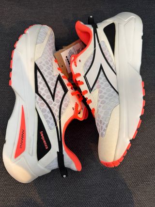 Zapatillas deportivas Naranja y Blanco