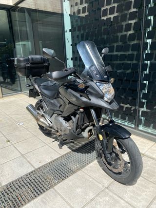 Honda NC 700 X Negra con Baúl Givi