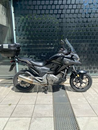 Honda NC 700 X Negra con Baúl Givi