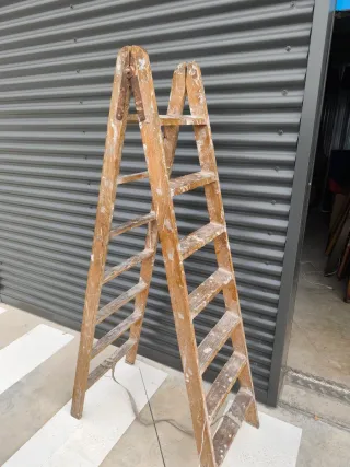 Escalera de pintor de madera