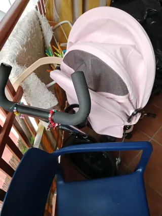 Triciclo de paseo rosa casi nuevo