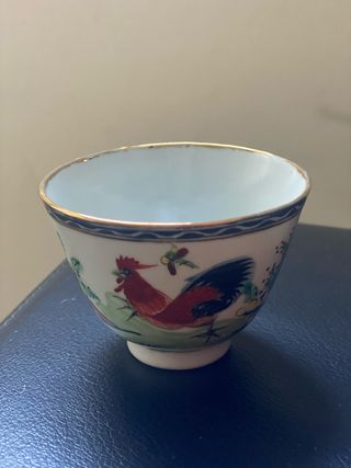 Taça decorativa com galo em porcelana