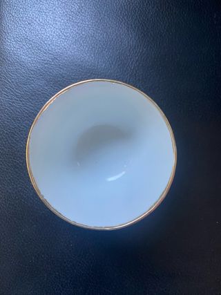 Taça decorativa com galo em porcelana