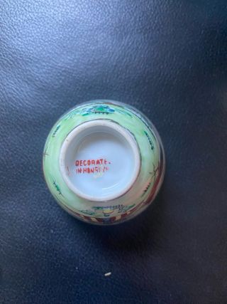 Taça decorativa com galo em porcelana