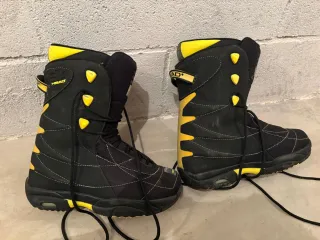 Botas de Snowboard Negras y Amarillas,muy poco uso