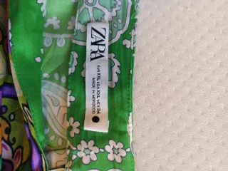 Falda midi Zara estampada