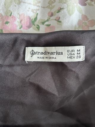 Top tirantes negro Stradivarius estilo satinado
