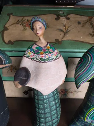 Figuras guatemaltecas de cerámica