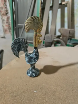 Gallo decorativo de metal