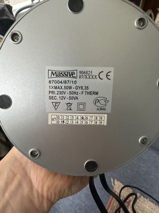 Lámpara de mesa plateada