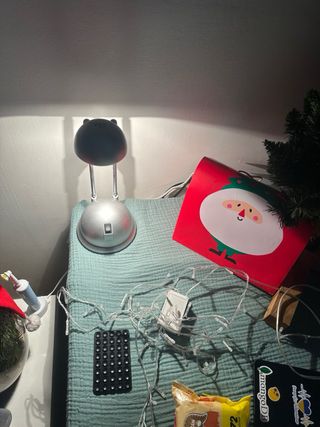 Lámpara de mesa plateada