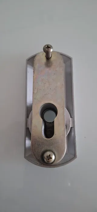 Escudo Cerradura Ezcurra