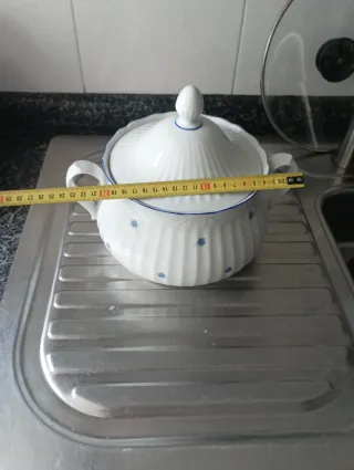 Sopera de porcelana con asas