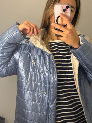 Chaqueta acolchada azul y beige