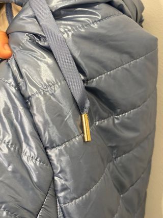 Chaqueta acolchada azul y beige