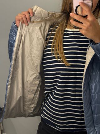 Chaqueta acolchada azul y beige